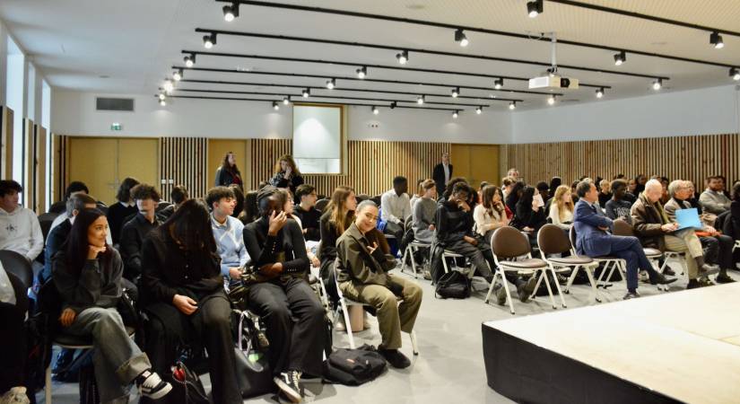 La mémoire a un avenir : projet d'un lycée d'Isère