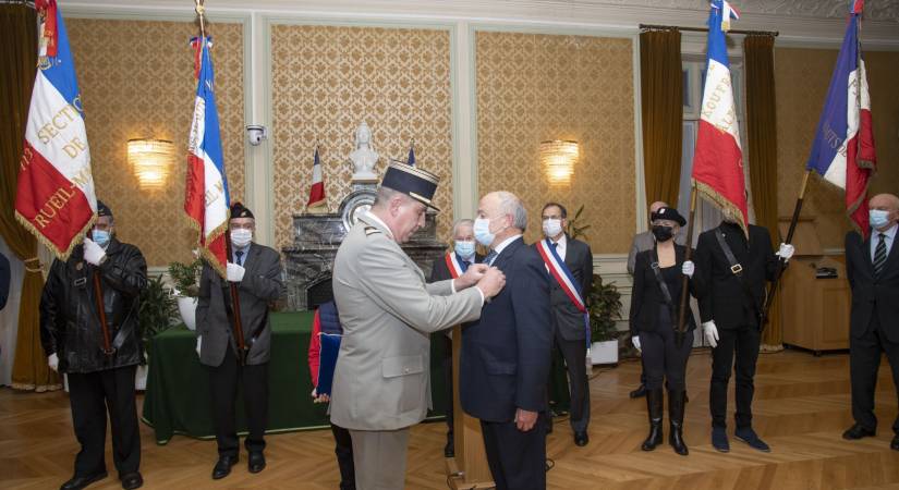 Le Président Alain Joly décoré