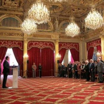 Mme Andrée GROS reçoit les Insignes de Grand Officier dans l'Ordre national de la Légion d'Honneur