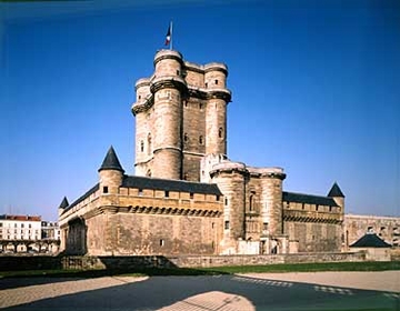 chateau-de-vincennes_donjon_copyright-chateau-vincennes.fr_